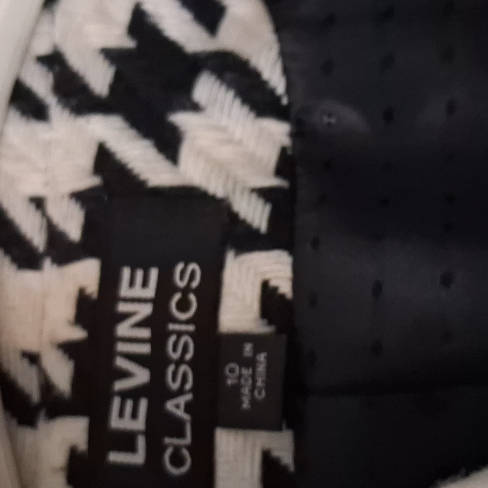 LEVINE Black & White Houndstooth Patterned Coat - Picture 2 of 7